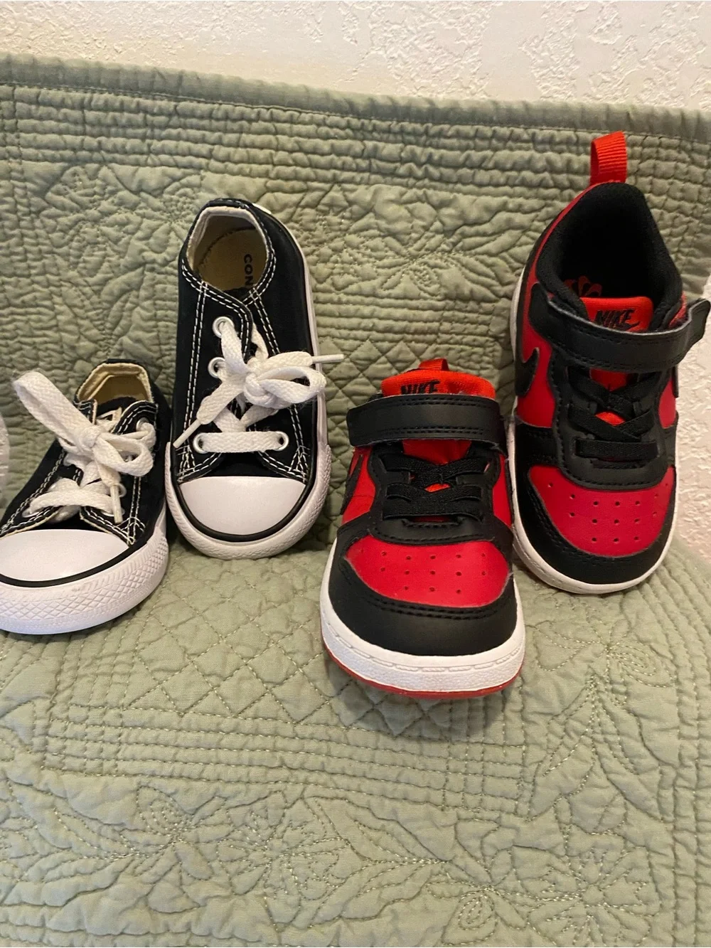 CONVERSE ALL STAR Kids “Low Top Lace Up Sneakers” Size 5 (1pr) Black/White EUC